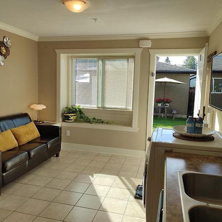 Private Suite W King Bed, Ground Level, Naturally Bright فانكوفر المظهر الخارجي الصورة